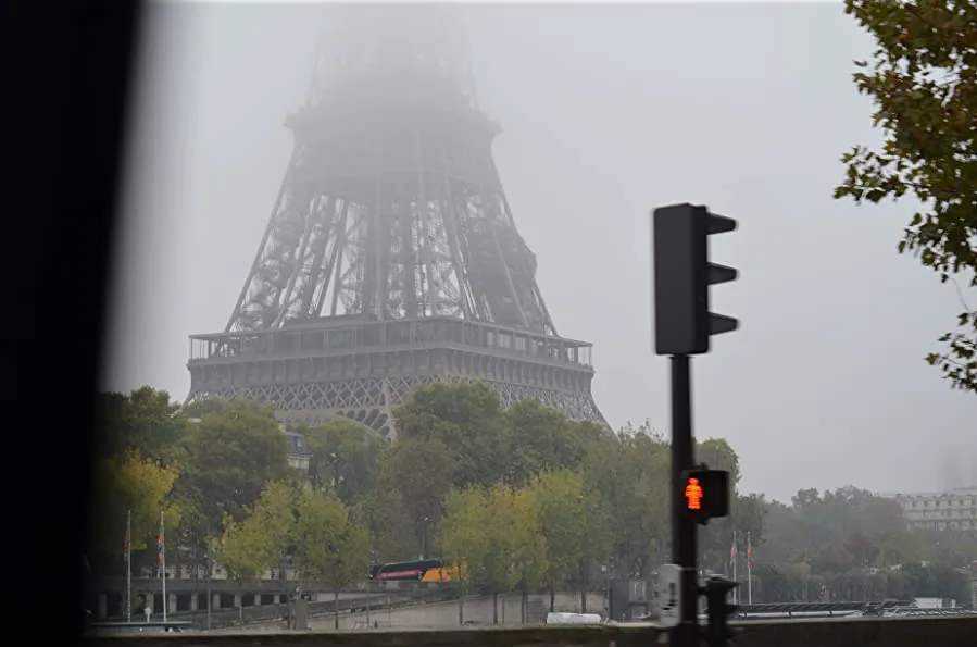 Attraction to Paris online
