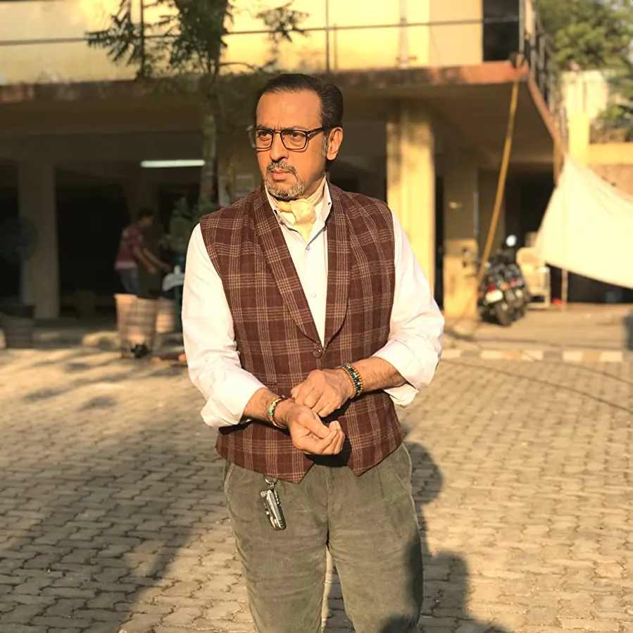 Mumbai Saga online