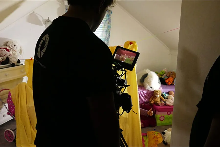 Aperture Kids and the Mysterious Neighbor online