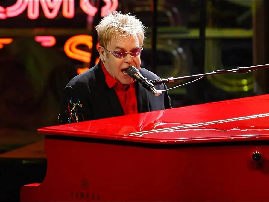 Elton John: The Red Piano online