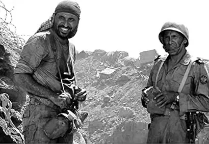 Tabl-e bozorg zir-e pai-e chap