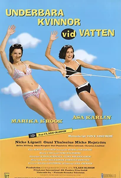Underbara kvinnor vid vatten