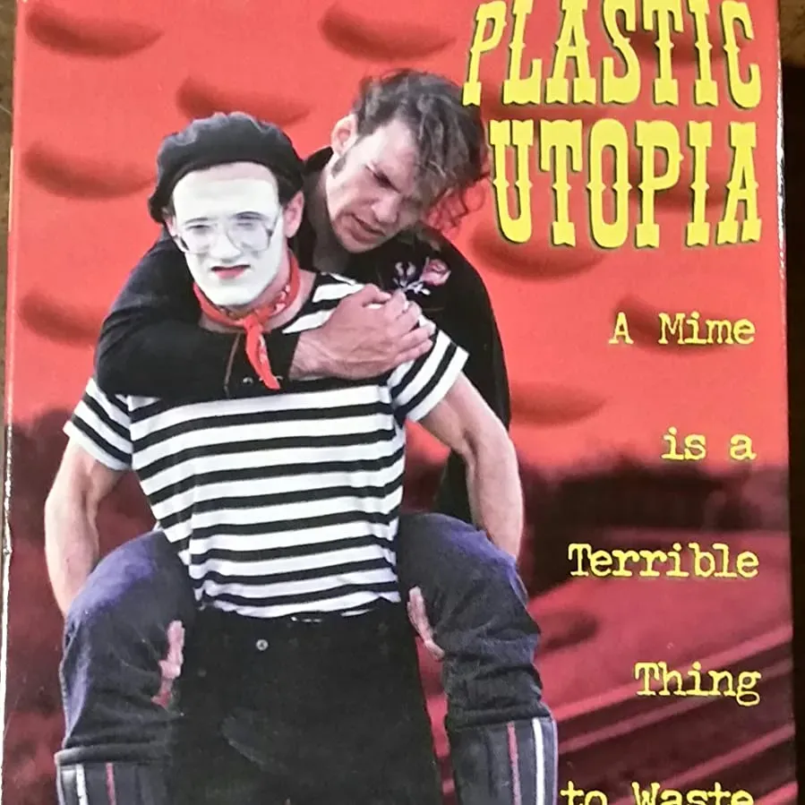 Plastic Utopia online
