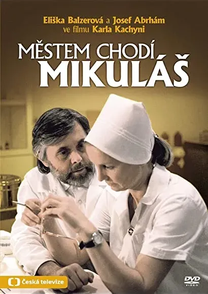 Chodzi po mieście Mikołaj