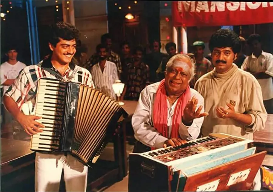 Kadhal Mannan online